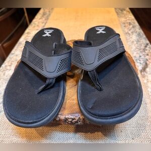 Xersion Mens Black  Sandals / Flip-flops. Size 11-12
